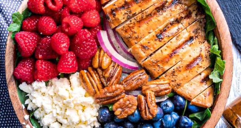 Garlic Marinated Chicken & Berry Salad with Balsamic Dressing
